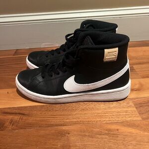 Nike Womens Court Royale 2 Mid